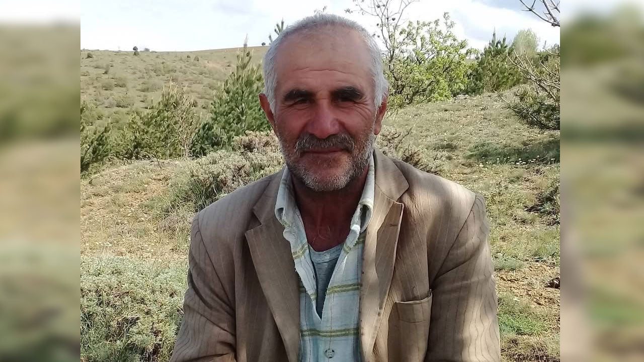 Foto - Tabutu özel kıyafetlerle taşıdı, mezara kimse yaklaştırılmadı