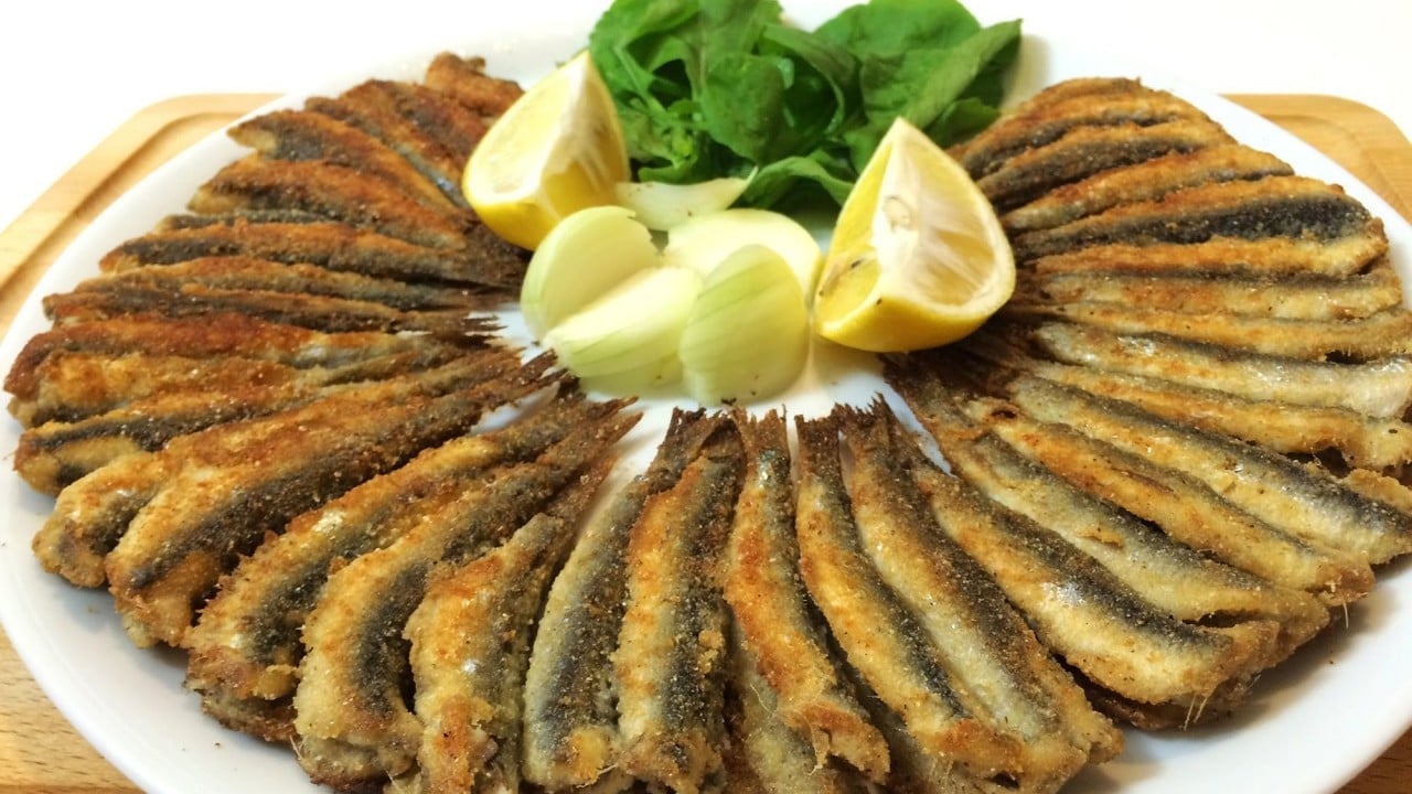 Tadı çok farklı olacak! Yağ çekmeyen hamsi yapmanın sırrı açıklandı