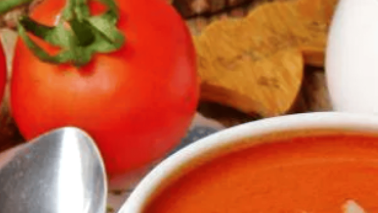 Foto - Tadımı eşsiz: Kaşarlar eriyor, Domates çorbası tarifi: Tüm lezzetleri dengeleri değiştirecek...