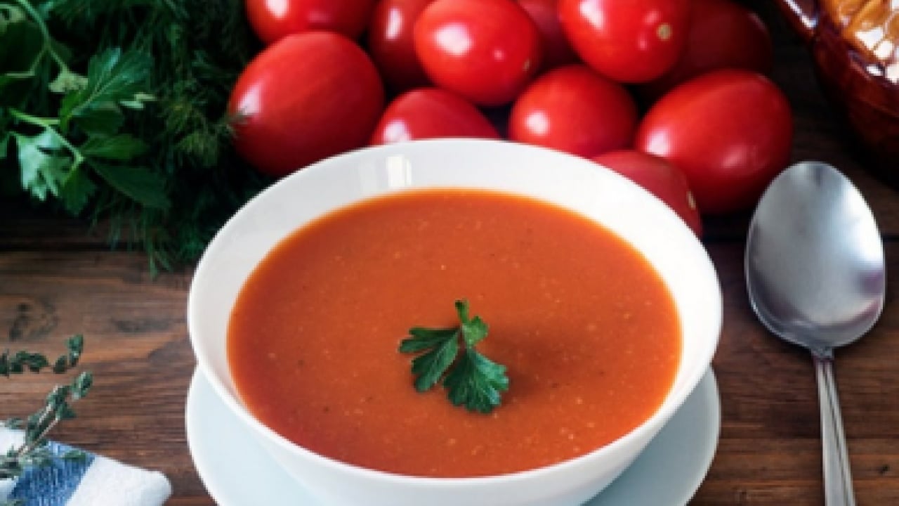 Foto - Tadımı eşsiz: Kaşarlar eriyor, Domates çorbası tarifi: Tüm lezzetleri dengeleri değiştirecek...