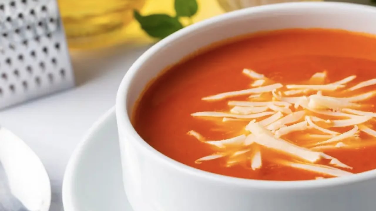 Foto - Tadımı eşsiz: Kaşarlar eriyor, Domates çorbası tarifi: Tüm lezzetleri dengeleri değiştirecek...