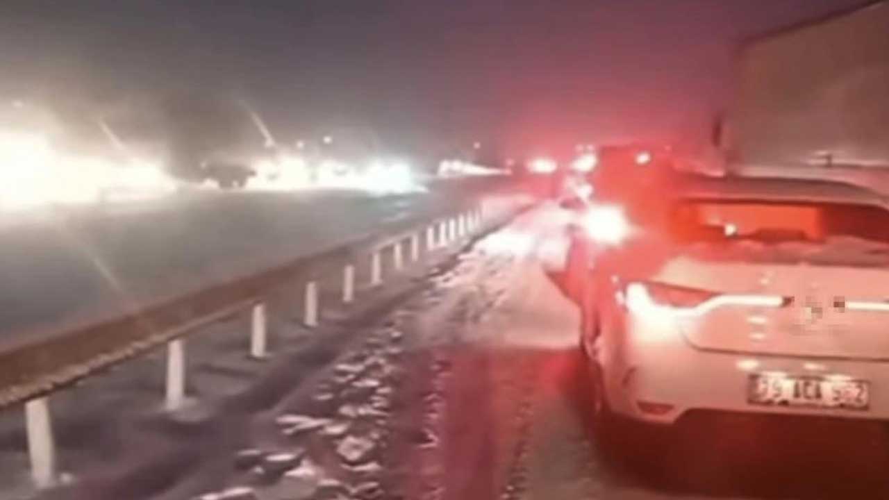 Foto - TAG Otoyolu'nda yoğun kar etkili oluyor! Gaziantep kesiminde çok sayıda araç mahsur kaldı