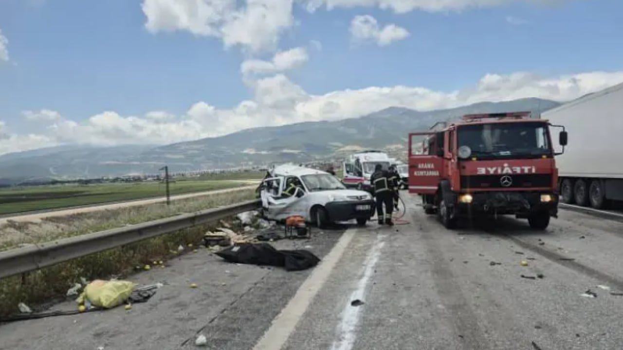 TAG yolunca feci kaza: Ölü ve yaralılar var!