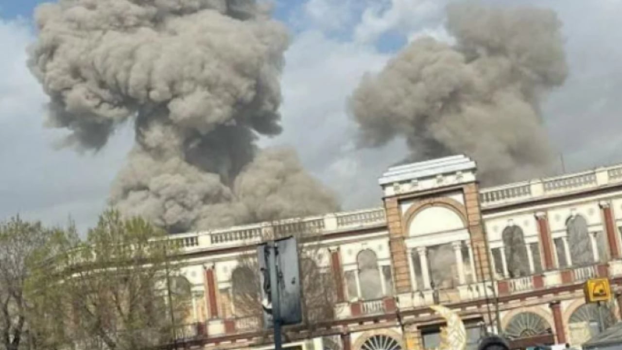 Foto - Tahran sokaklarında çarpıcı afişler! ABD ve İsrail'e böyle seslendiler!