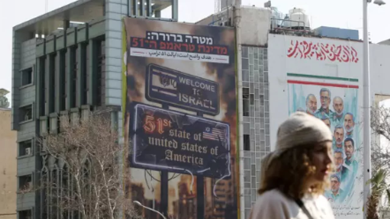 Foto - Tahran sokaklarında çarpıcı afişler! ABD ve İsrail'e böyle seslendiler!