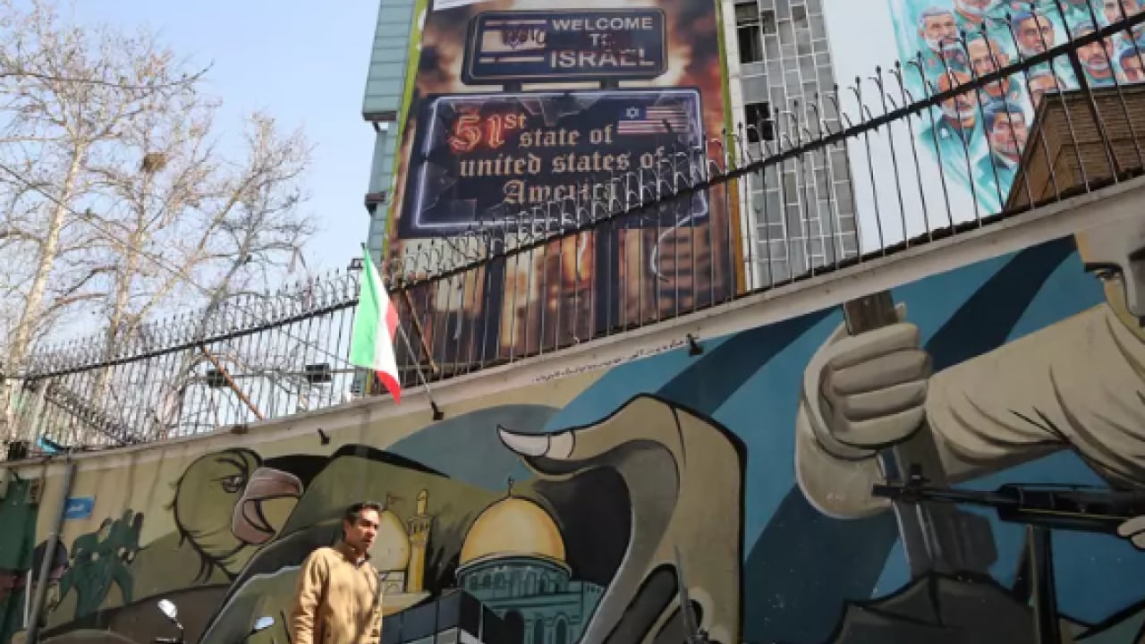 Foto - Tahran sokaklarında çarpıcı afişler! ABD ve İsrail'e böyle seslendiler!