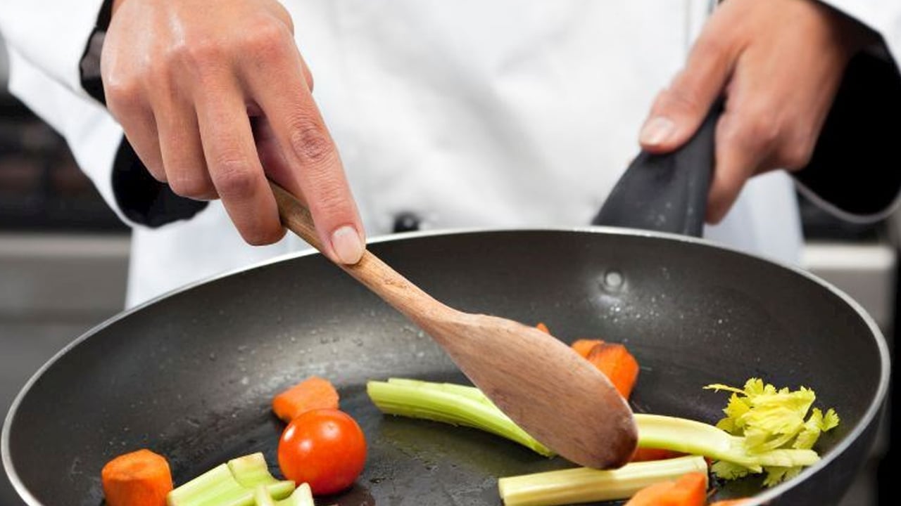 Foto - Tahta kaşıkları en iyi temizleme yöntemi! Çatlayan tahta kaşıkla yemek yapmak güvenli mi? 24 saat tamamen kurusun