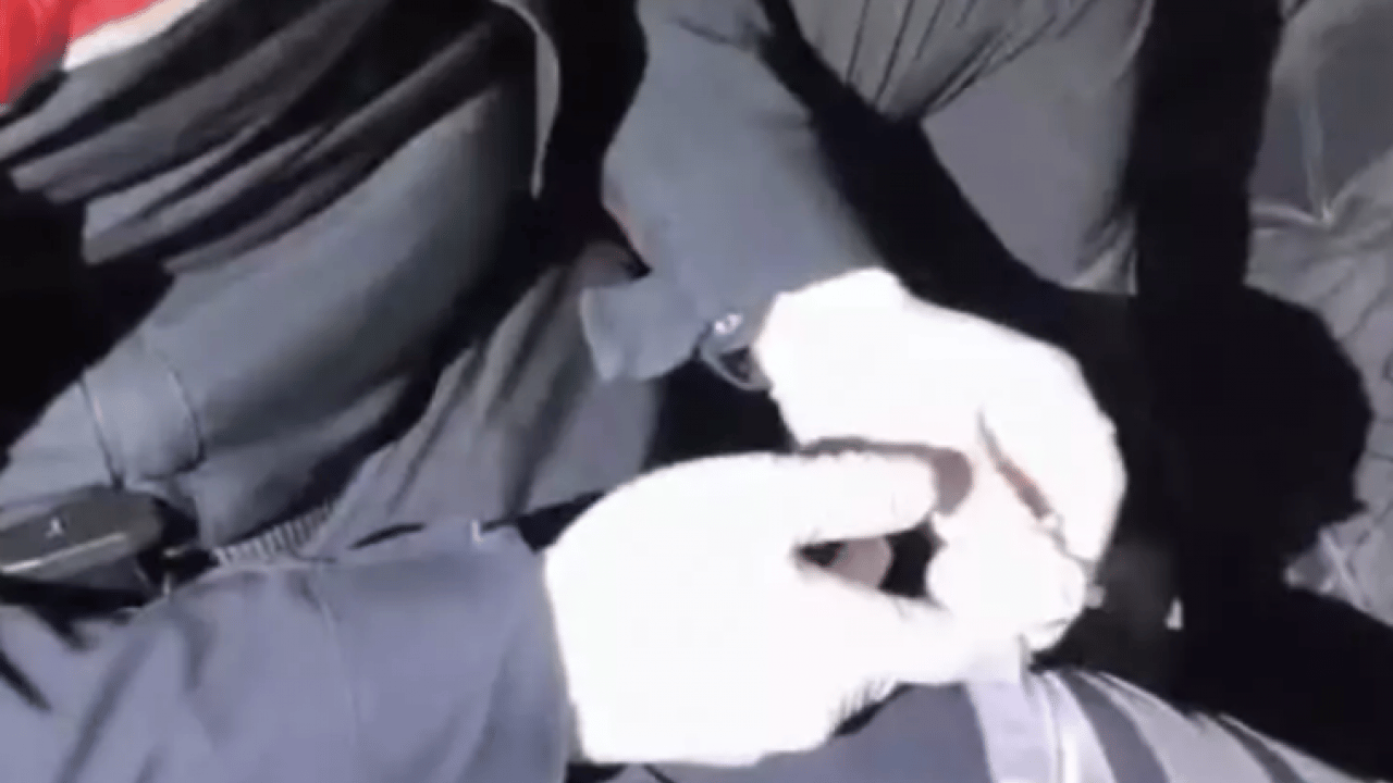 Takside akılalmaz olay: 'Kağıt bitti' yazısı ele verdi!