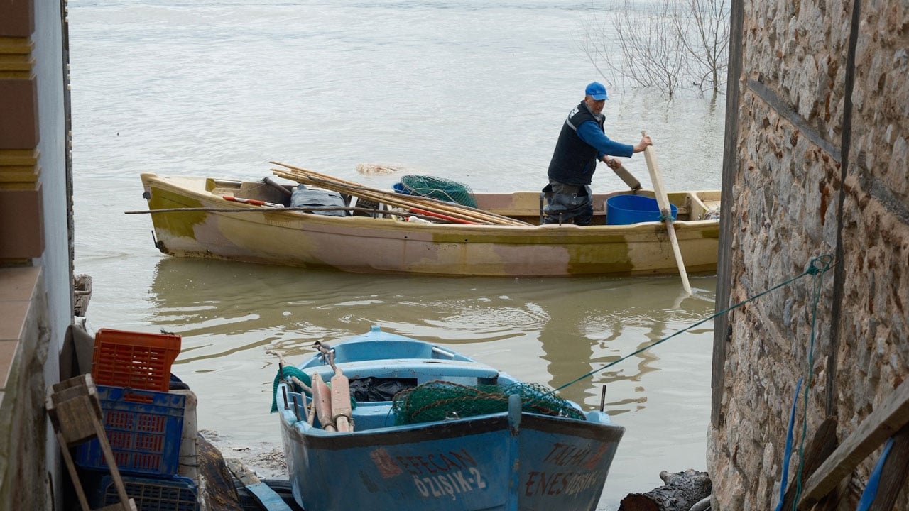 Foto - Tam 10 yıl sonra yeniden aynı manzara! Burası Venedik değil Ulubat Gölü