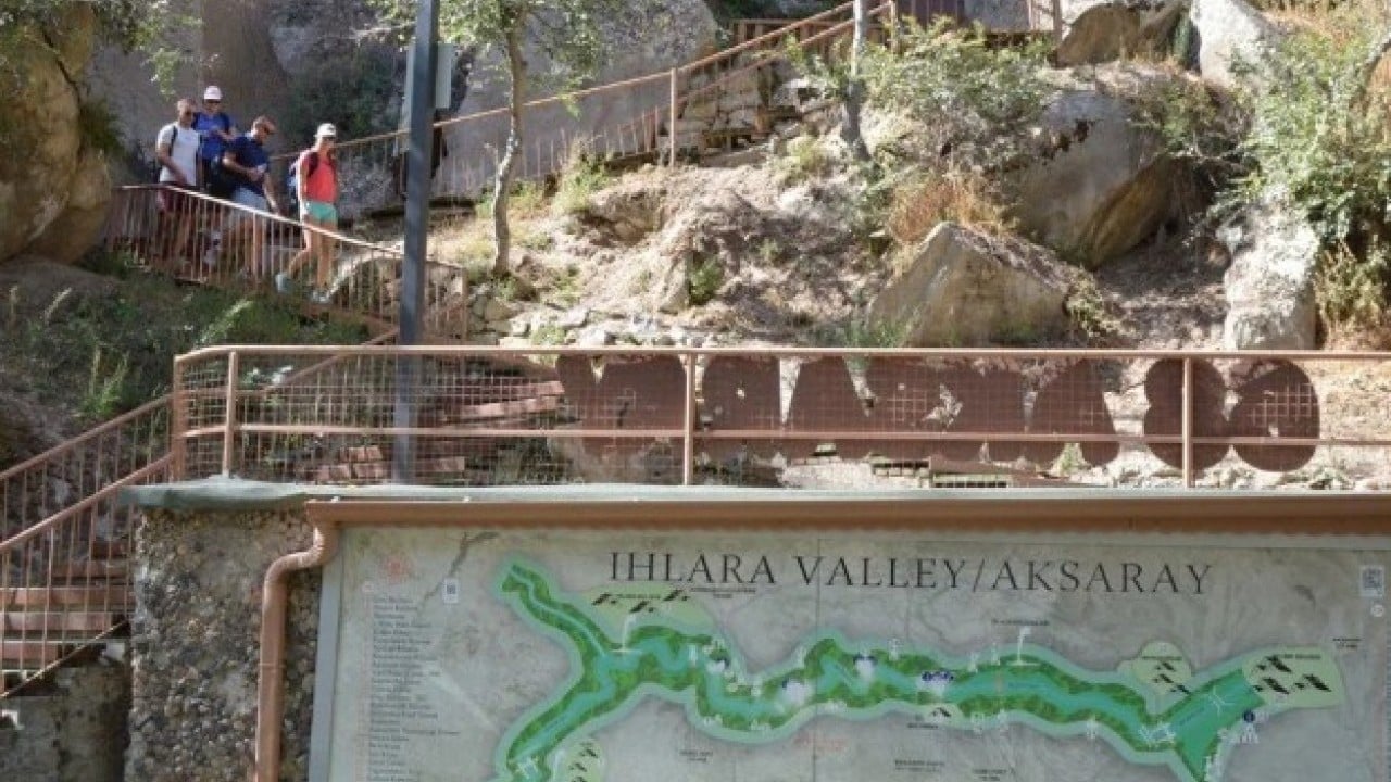 Foto - Tam 394 basamaklı! Türkiye'nin en bilindik turizm noktasında sonbahar hareketliliği