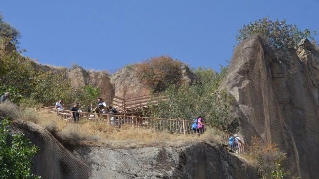 Foto - Tam 394 basamaklı! Türkiye'nin en bilindik turizm noktasında sonbahar hareketliliği