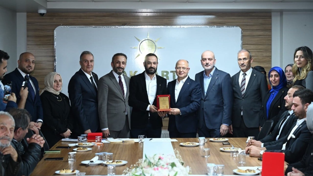 Foto - Tam 800 kişi… Hepsi AK Parti’ye katıldı!