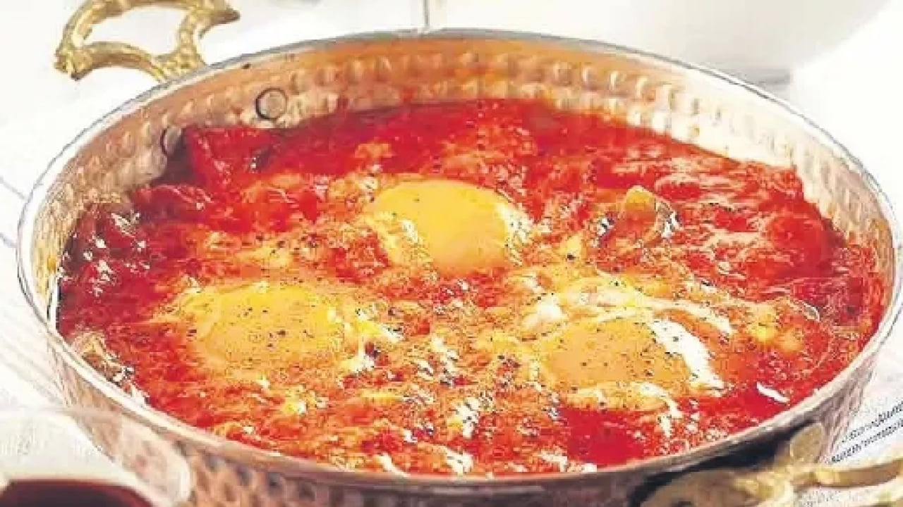 Foto - Tam bir koruma kalkanı: Menemen soğanlı mı yenir soğansız mı? Yılların tartışmasına yanıt 