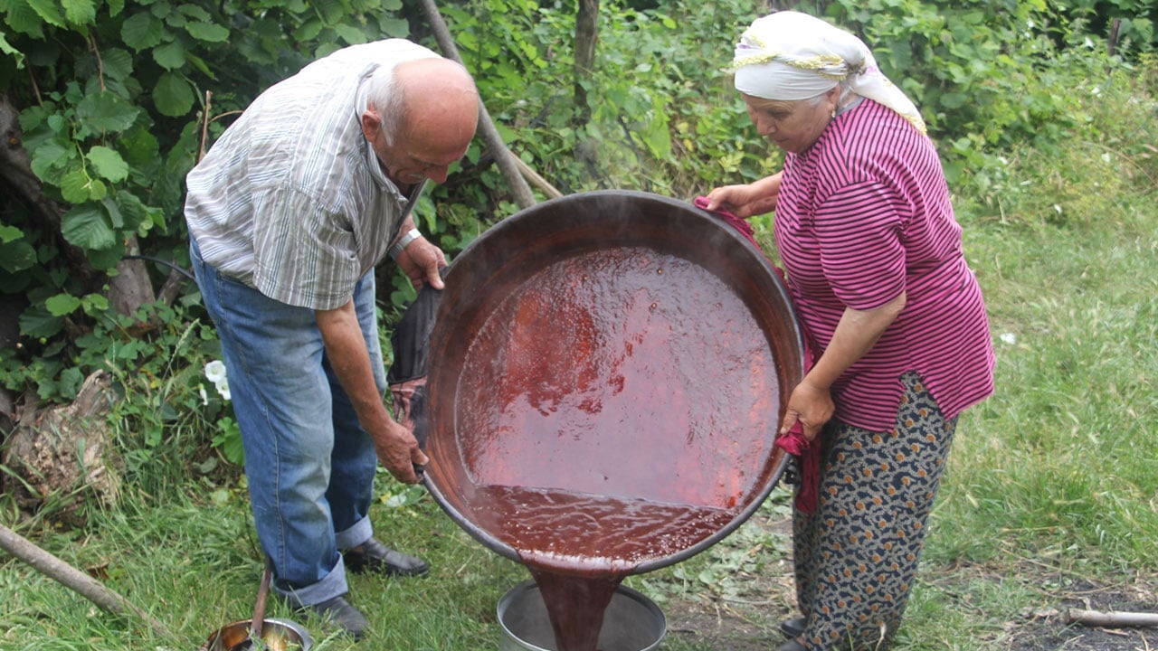 Foto - Tam bir şifa kaynağı! Bakır kazanda 4-5 saat kaynıyor