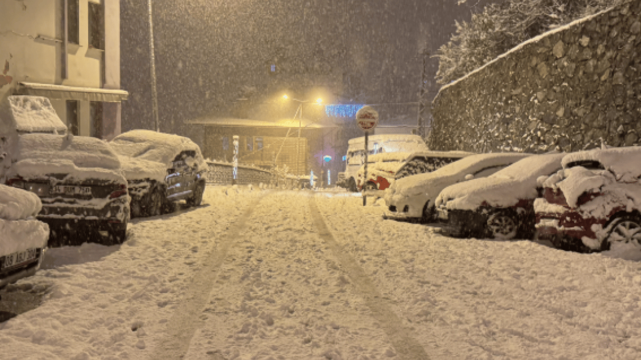 Foto - Tam bitti derken geri geliyor: İstanbul'da kar alarmı!