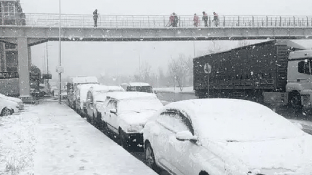 Tam bitti derken geri geliyor: İstanbul'da kar alarmı!