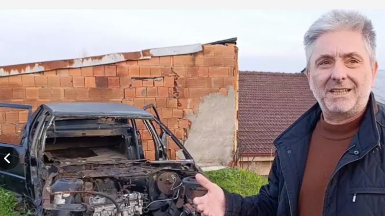 Tamirci çatısına çıkanlar gözlerine inanamadı! Gizemli aracın 20 yıllık sırrını akan tavan ortaya çıkardı