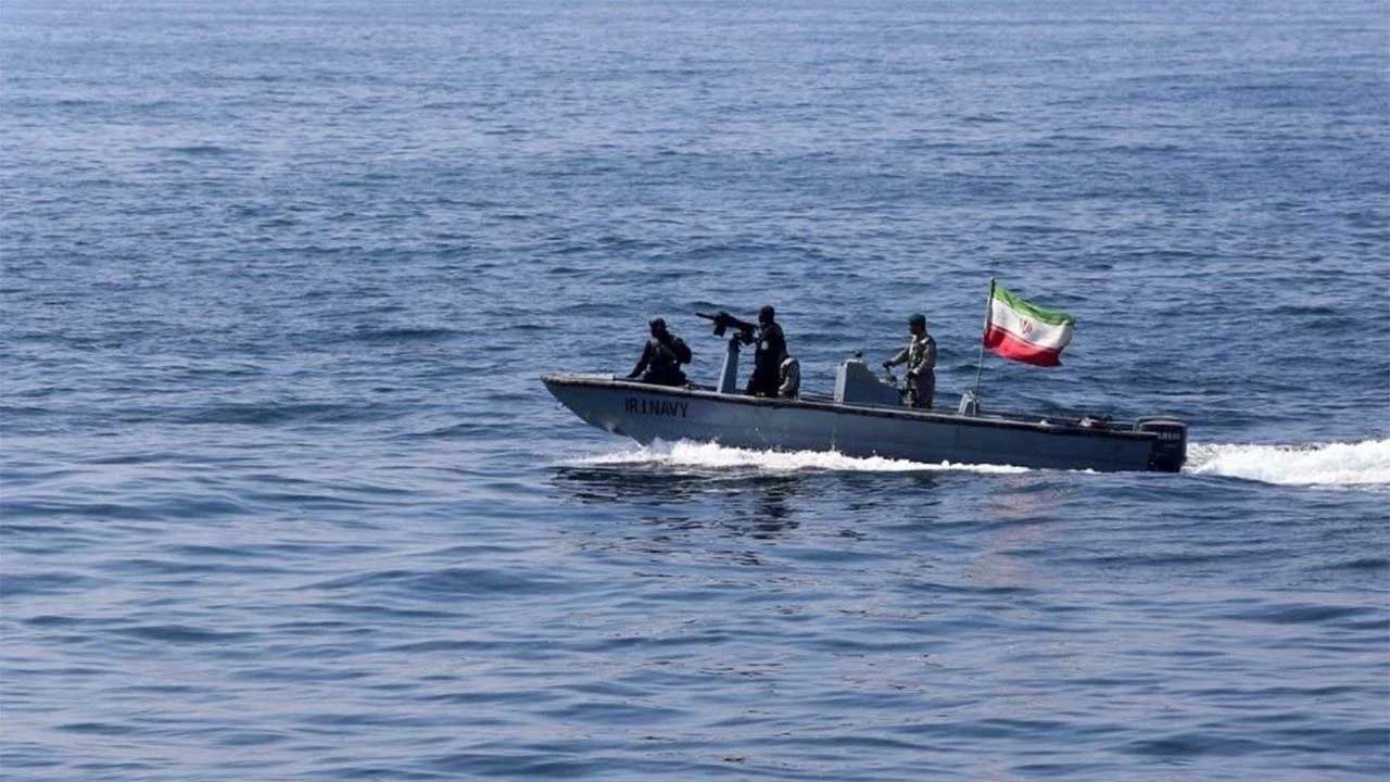 Foto - Tansiyon bir anda yükseldi! İran, Basra Körfezi'nde petrol tankerine el koydu