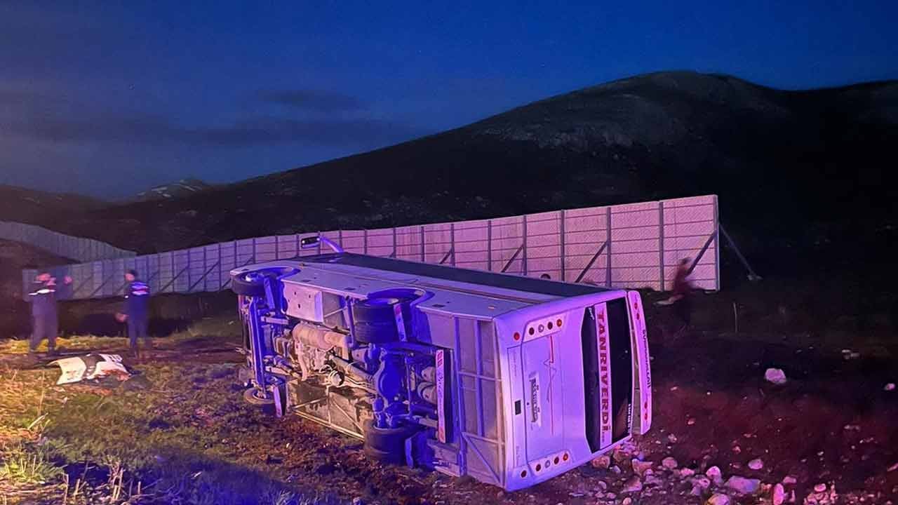 Foto - Taraftar otobüsü devrildi! Çok sayıda yaralı var