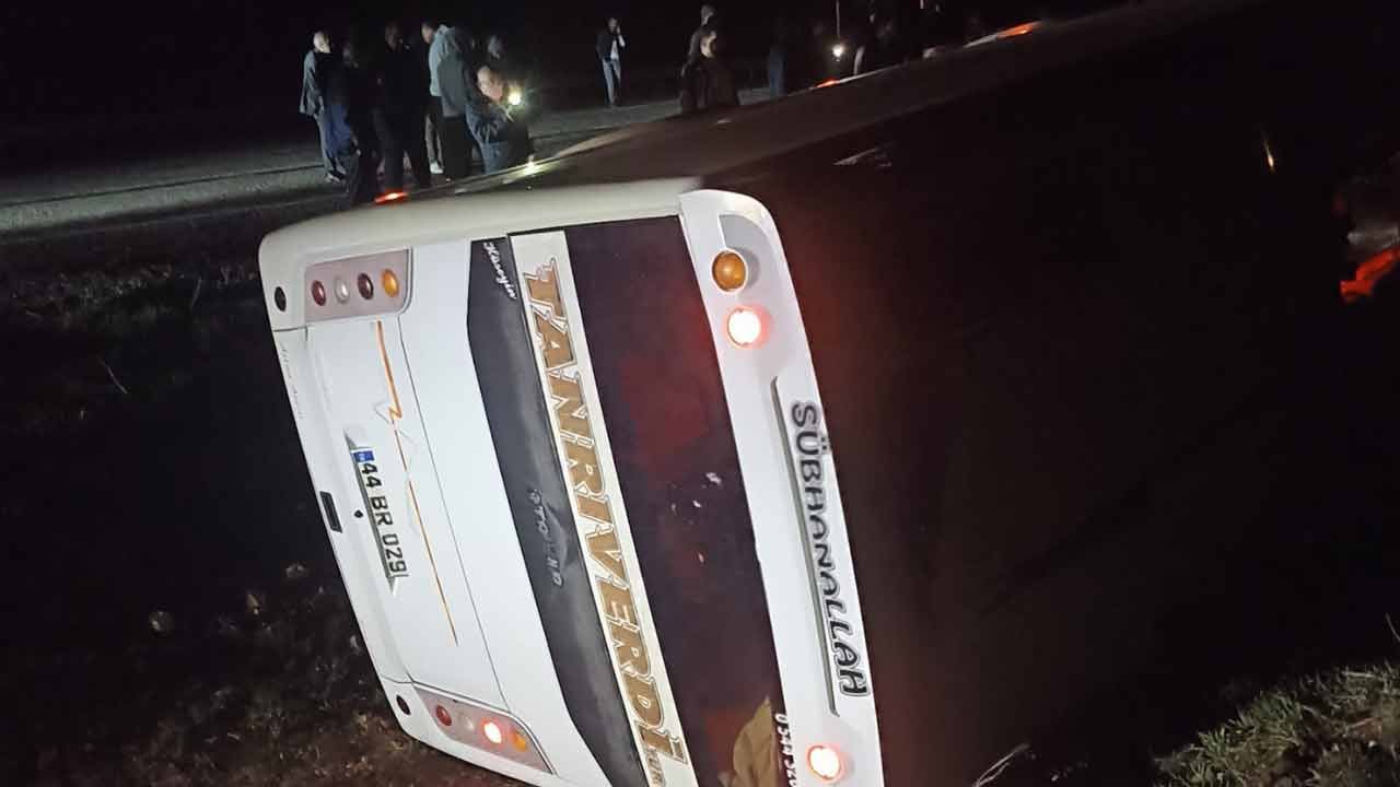 Foto - Taraftar otobüsü devrildi! Çok sayıda yaralı var