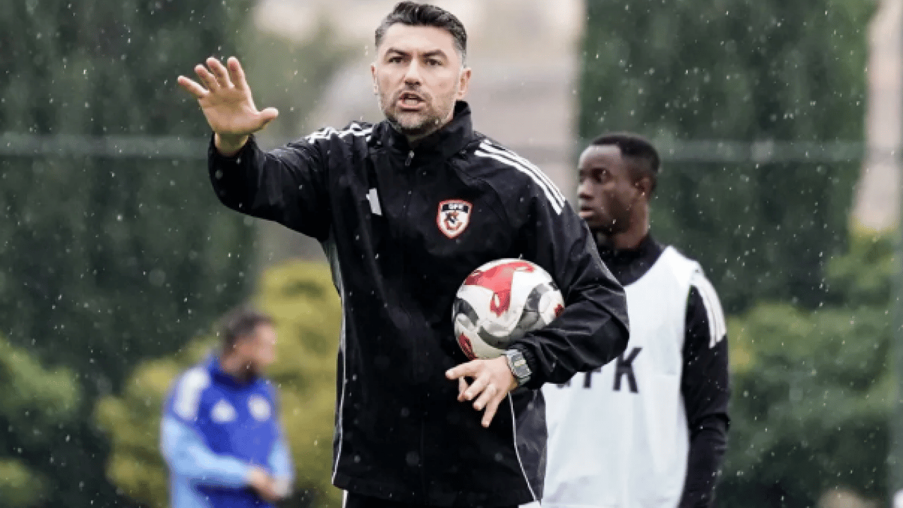 Foto - Taraftar ve takım ile arayı açmaya başladı! Şimdilik tatlıya bağlansa da... Gaziantep FK'de şaşırtan hamle