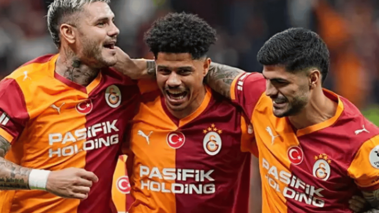 Taraftarlar şaşkınlık içerisinde karşıladı! Aslan, İngiltere’de keşfi yaptı, şimdi ise keyfini çıkartacak…