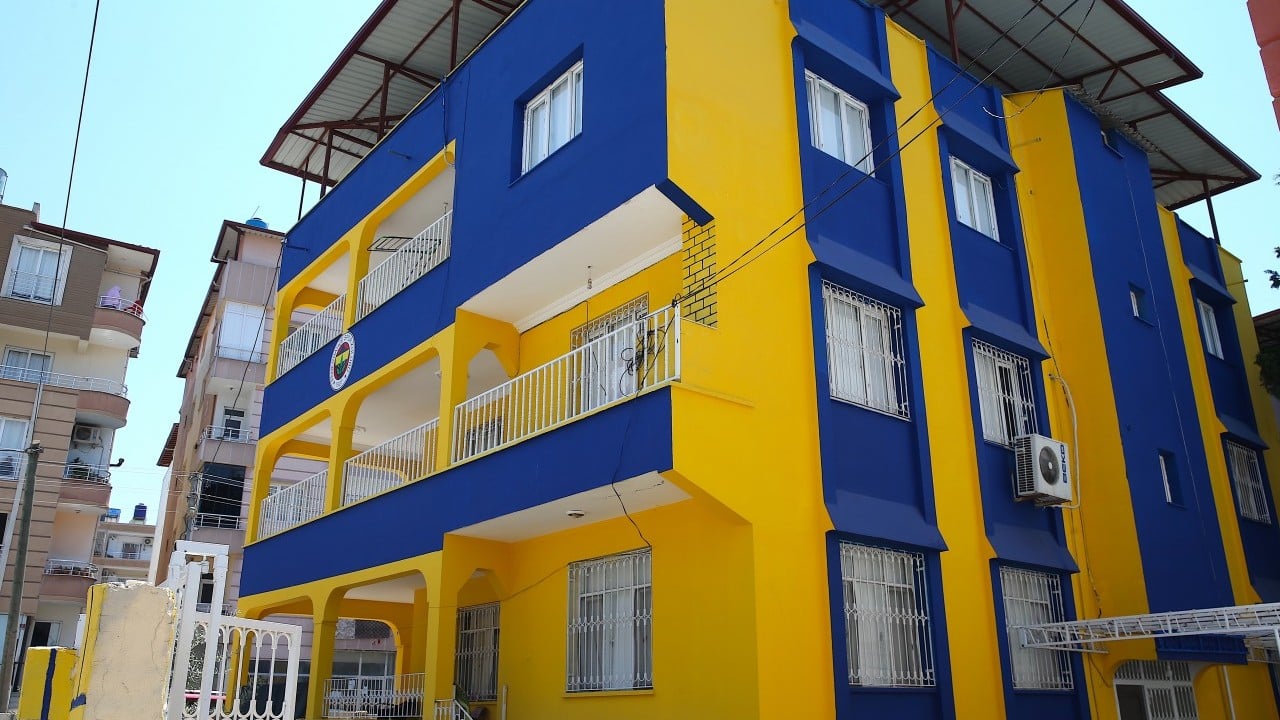 Foto - Taraftarlığın bu kadarı... Fenerbahçe sevgisini apartmanlarına taşıdılar