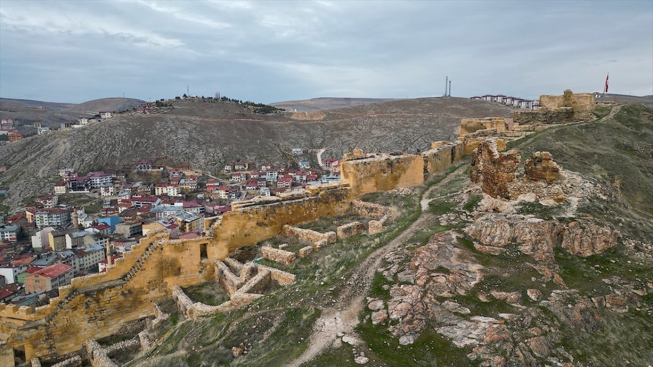 Foto - Tarihi kale için harekete geçildi! Kazı çalışmaları yeniden başlayacak