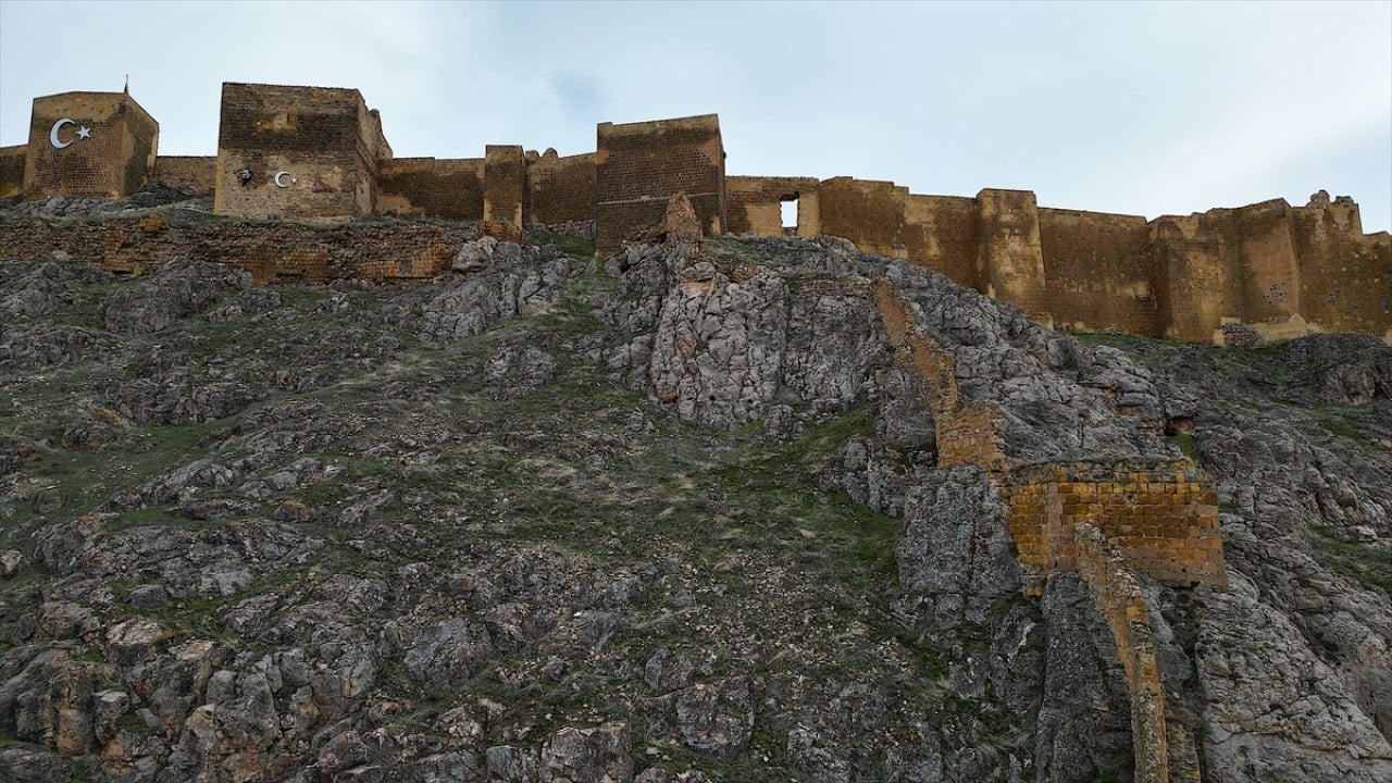 Foto - Tarihi kale için harekete geçildi! Kazı çalışmaları yeniden başlayacak