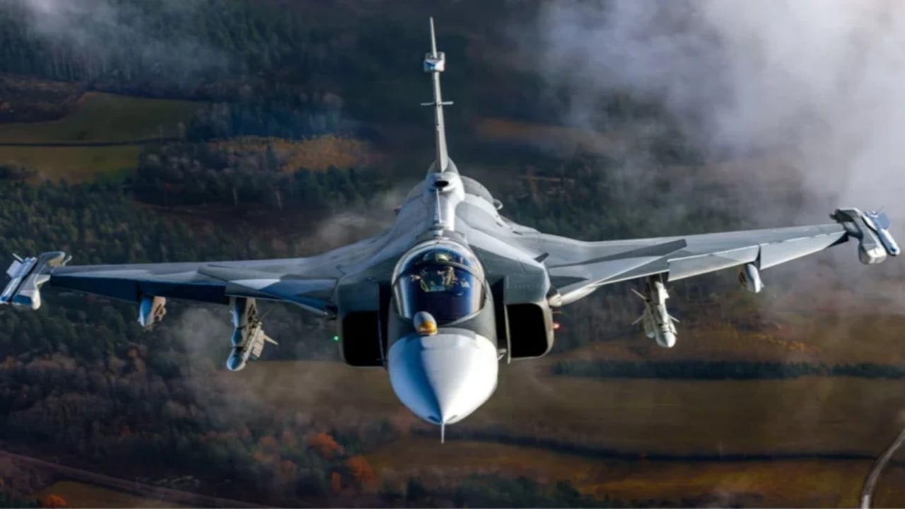 Foto - Tarihi karar: F-16’ların tahtı yıkıldı, resmen "gölgeleri yaran avcı" Gripen E’ye geçiliyor