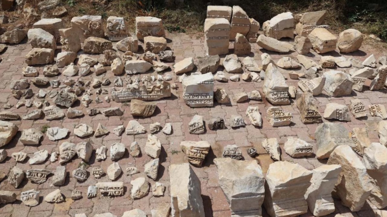 Foto - Tarihi kent Olympos’ta anıtsal mezar gün yüzüne çıktı
