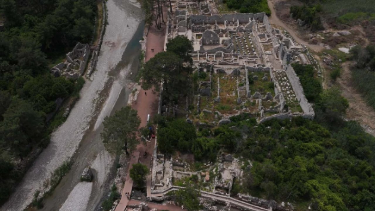 Foto - Tarihi kent Olympos’ta anıtsal mezar gün yüzüne çıktı