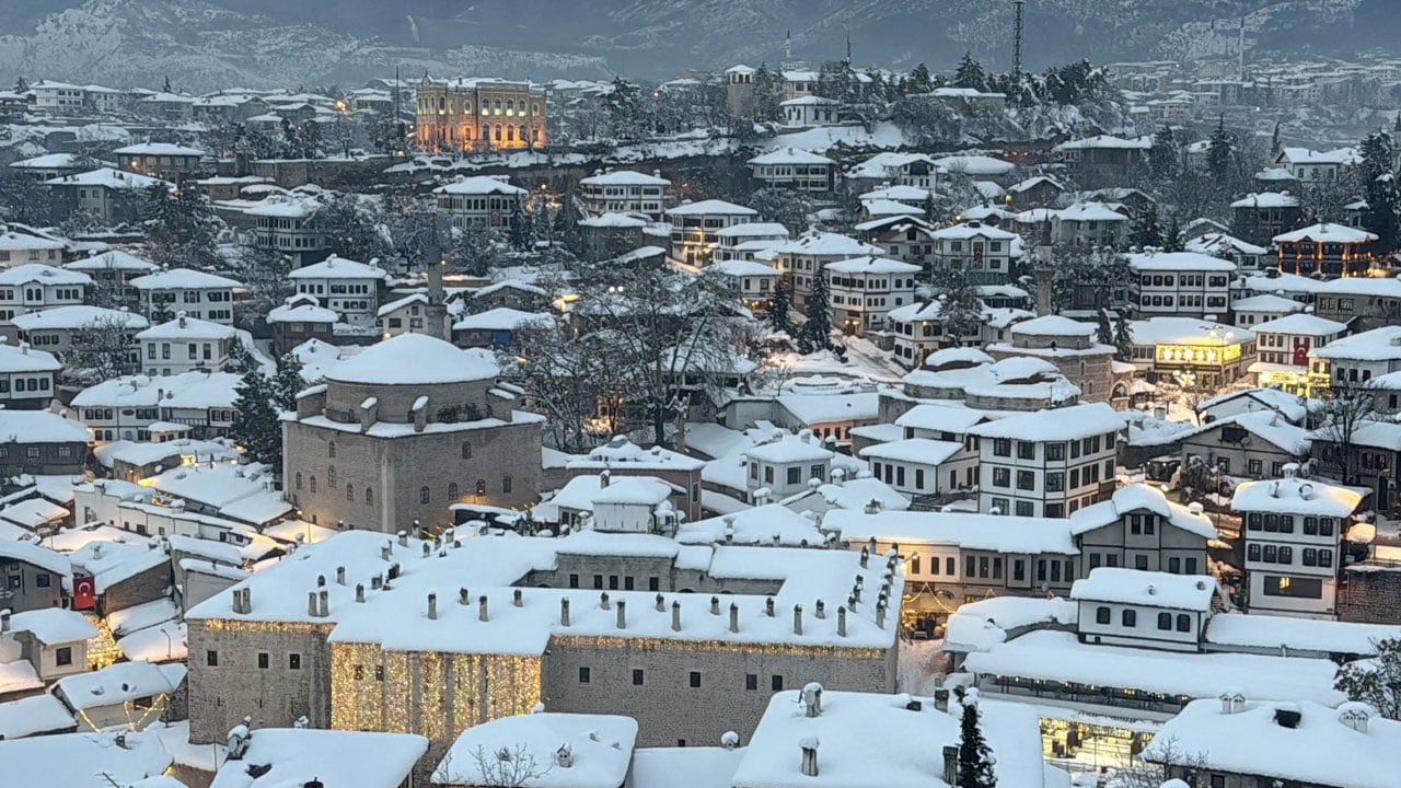 Tarihi konaklar göz kamaştırdı! Safranbolu masalsı bir görünüme büründü