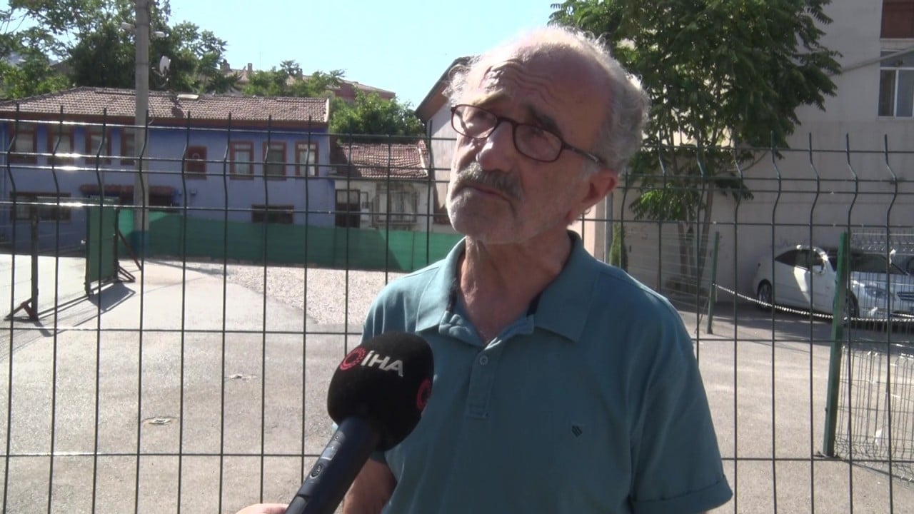 Foto - Tarihi mezarın üzeri çakıl taşlarıyla kapatılıp Otopark yaptılar 