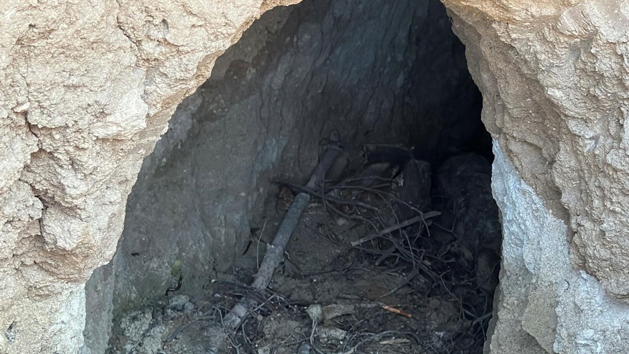 Foto - Tarihi tümülüs definecilerin hedefi oldu! Yangından sonra ortaya çıkmıştı