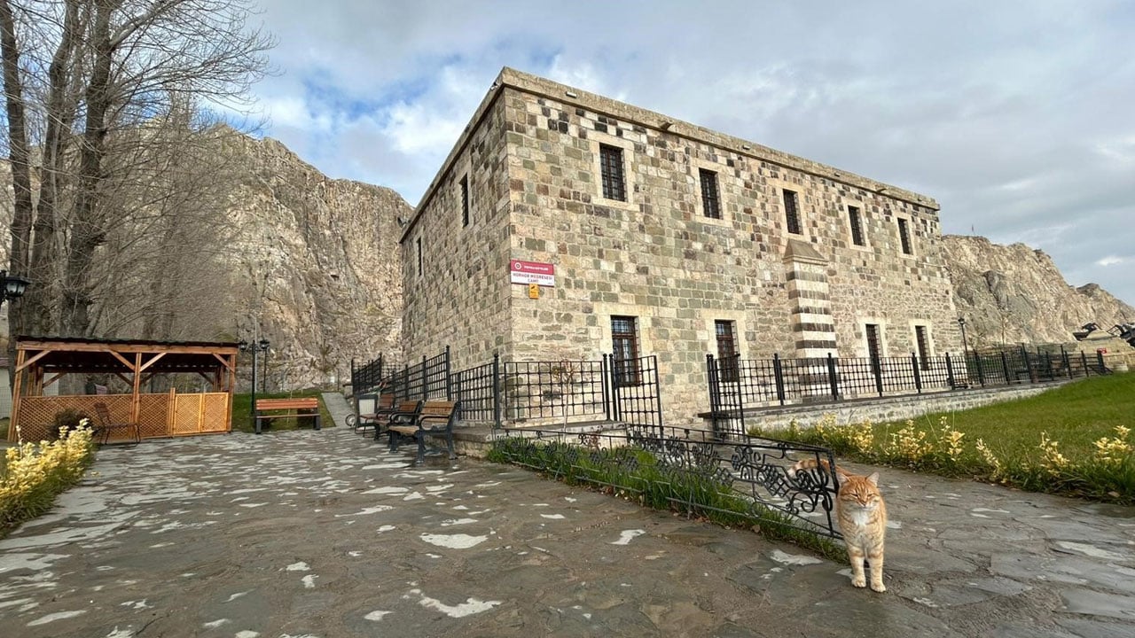 Tarihi yapı büyük dönüşümle açıldı! Horhor Medresesi Camii hayat buldu