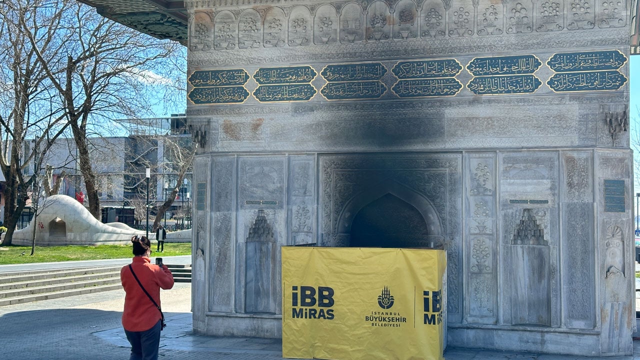 Foto - Tarihi yapıda hasar oluştu! 300 yıllık Tophane Çeşmesi yakıldı