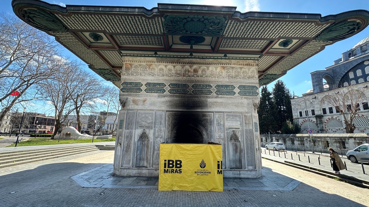 Tarihi yapıda hasar oluştu! 300 yıllık Tophane Çeşmesi yakıldı