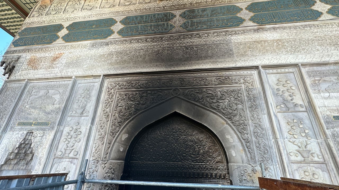 Foto - Tarihi yapıda hasar oluştu! 300 yıllık Tophane Çeşmesi yakıldı