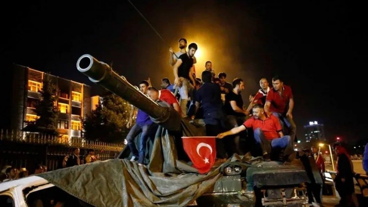 Foto - Tarihin yeniden yazıldığı gece: İşte saat saat 15 Temmuz'da yaşananlar