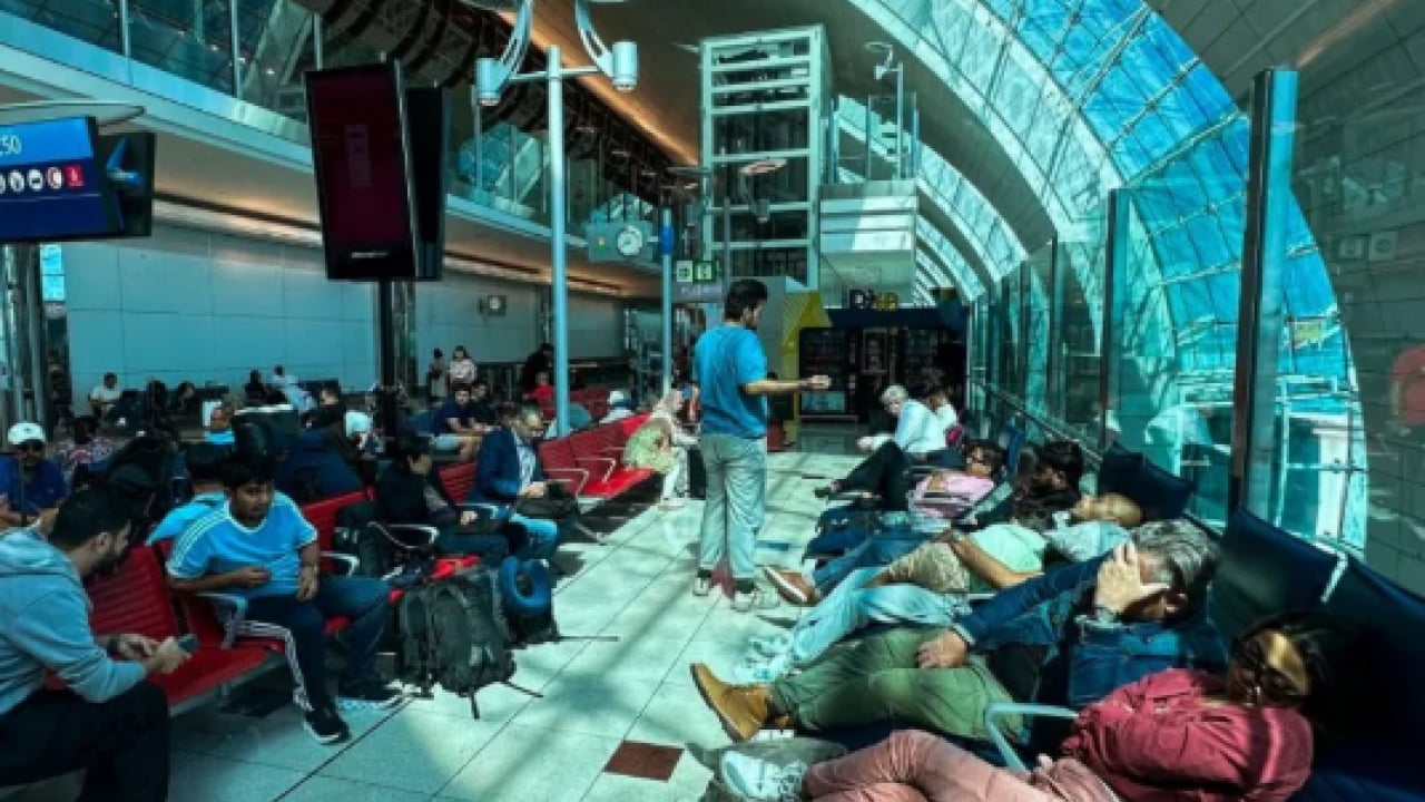 Foto - Tarihinin en büyük göçü: Binlerce kişi ülkeyi terk ediyor!