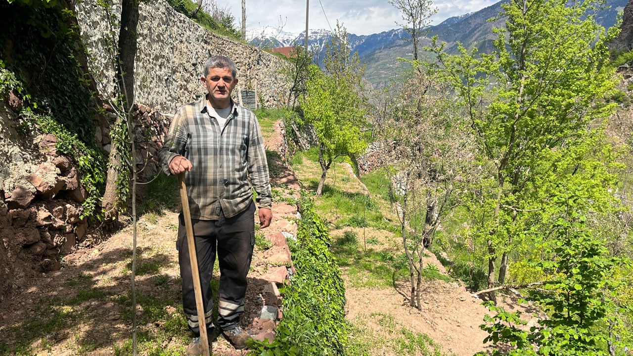 Foto - Taş taş örerek dağı tarlaya çevirdi 
