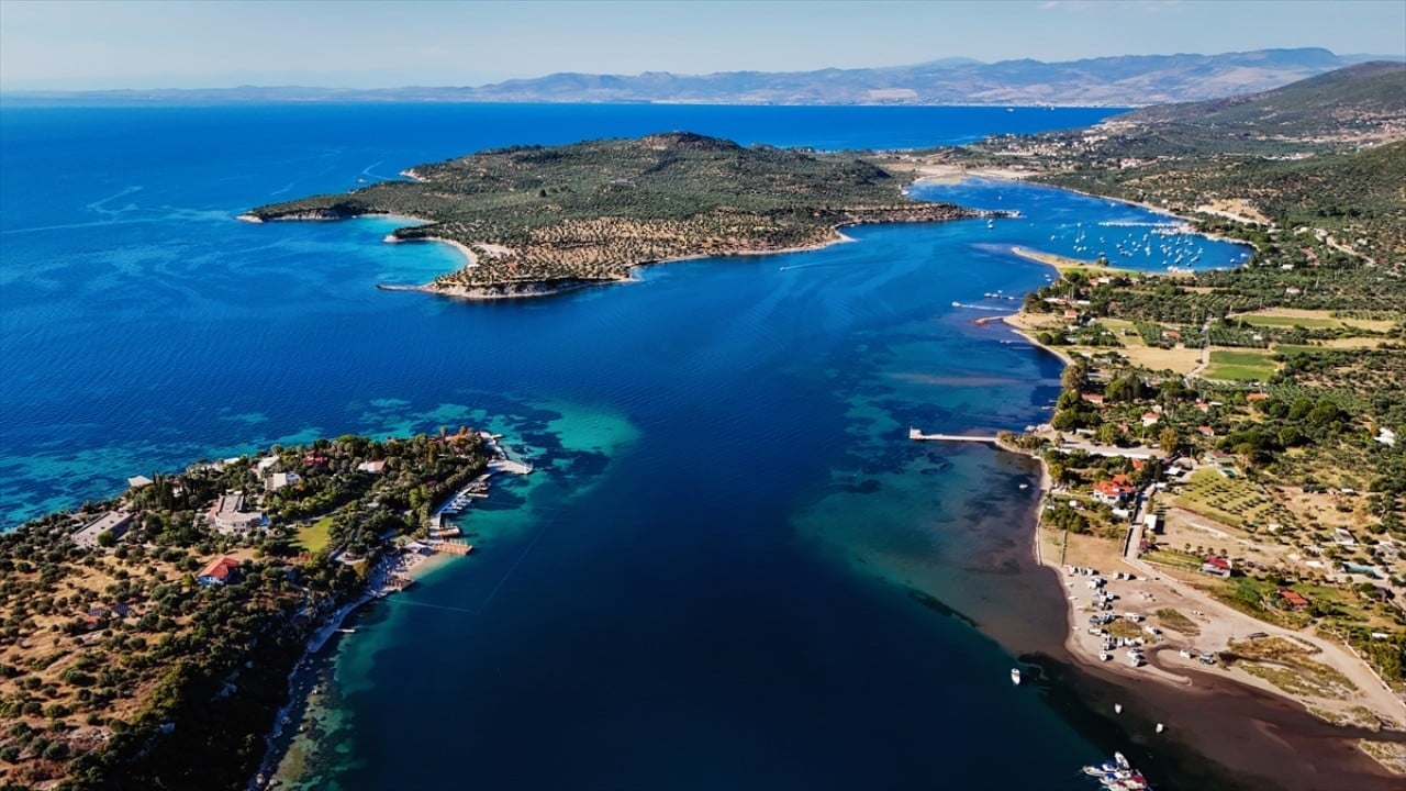 Foto - Tatilcilerin yeni gözdesi! Dikili’nin doğa harikası adaları ve koyları dikkat çekiyor