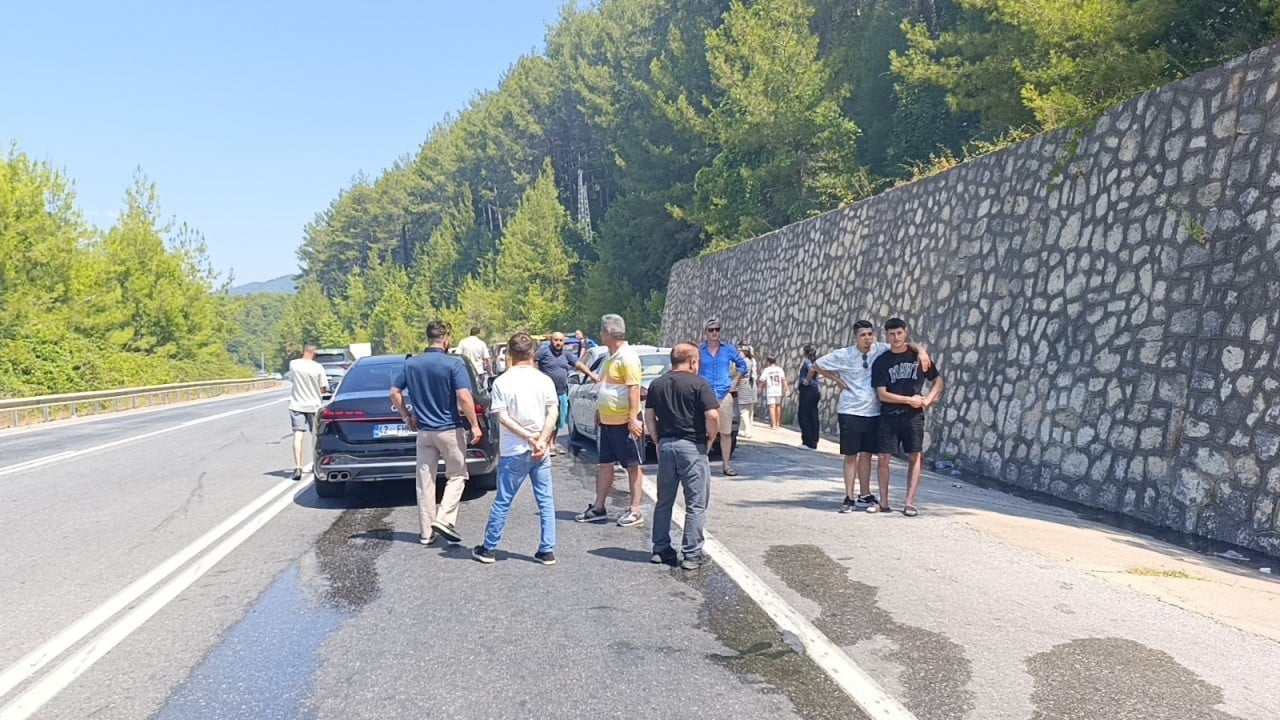 Foto - Tatilden dönen ailenin otomobili alev alev yandı muhtemel faciadan dönüldü