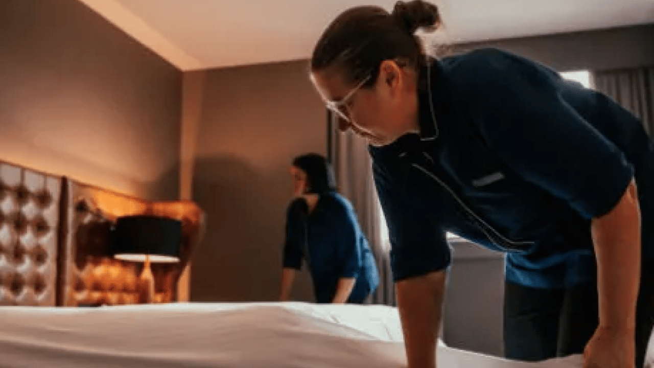 Foto - Tatile çıktığınızda pasaportunuzu... Adaptörünüzü mü unuttunuz? Çözüm odadaki televizyonda gizli!