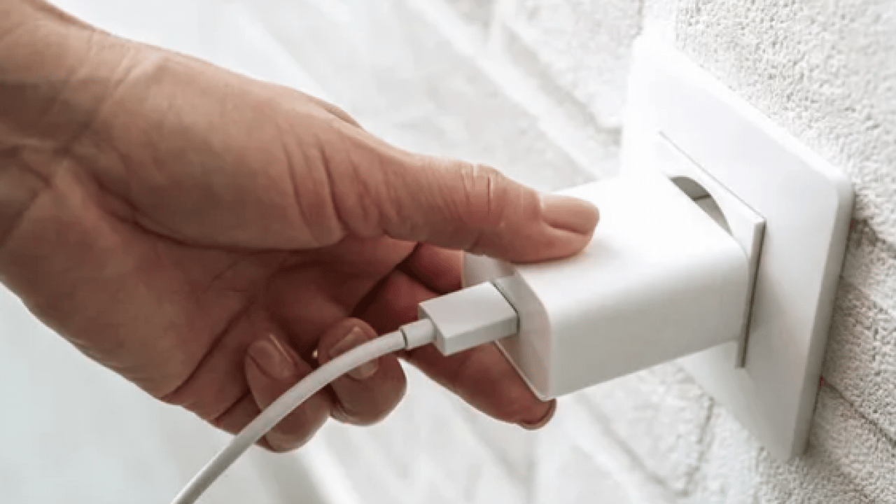 Foto - Tatile çıktığınızda pasaportunuzu... Adaptörünüzü mü unuttunuz? Çözüm odadaki televizyonda gizli!