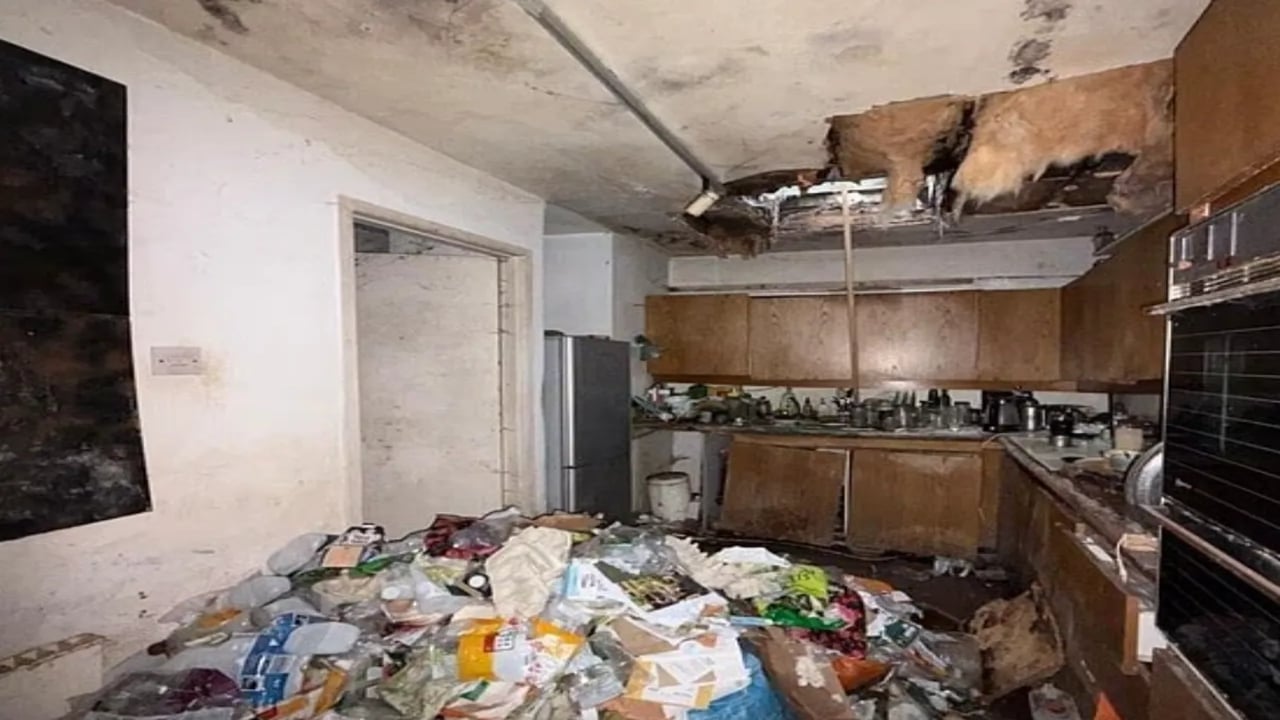 Foto - Tavanı çökmüş, çöpler içinde... Bu harabeyi 45 milyon TL’ye veriyorlar