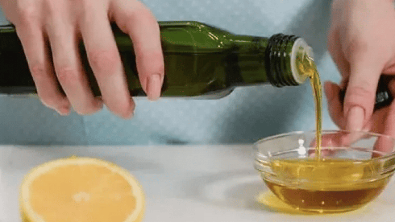 Foto - Tavsiye ediliyor... Zeytinyağı–limon karışımı gerçekten işe yarıyor mu?