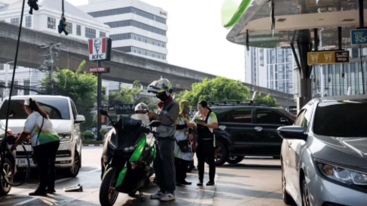 Foto - Tayland’da akaryakıt krizi! İstasyonlarda dev kuyruklar oluştu