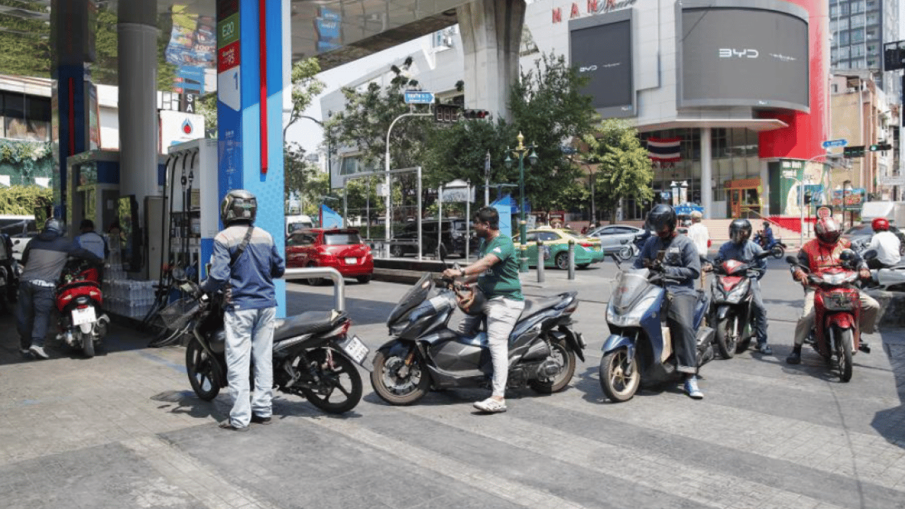 Foto - Tayland’da akaryakıt krizi! İstasyonlarda dev kuyruklar oluştu